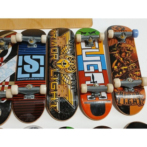 Tech Deck Lot of 14 Boards & Accessories & Ramps - Tony Hawk Skateboarding - Picture 4 of 13